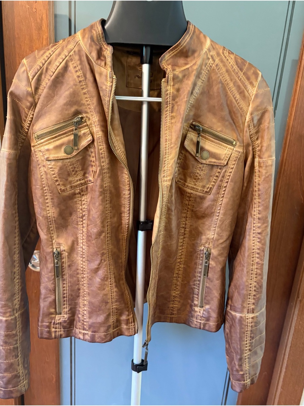 Women’s Brown Vintage-Style Leather Jacket - Classic Zip Front